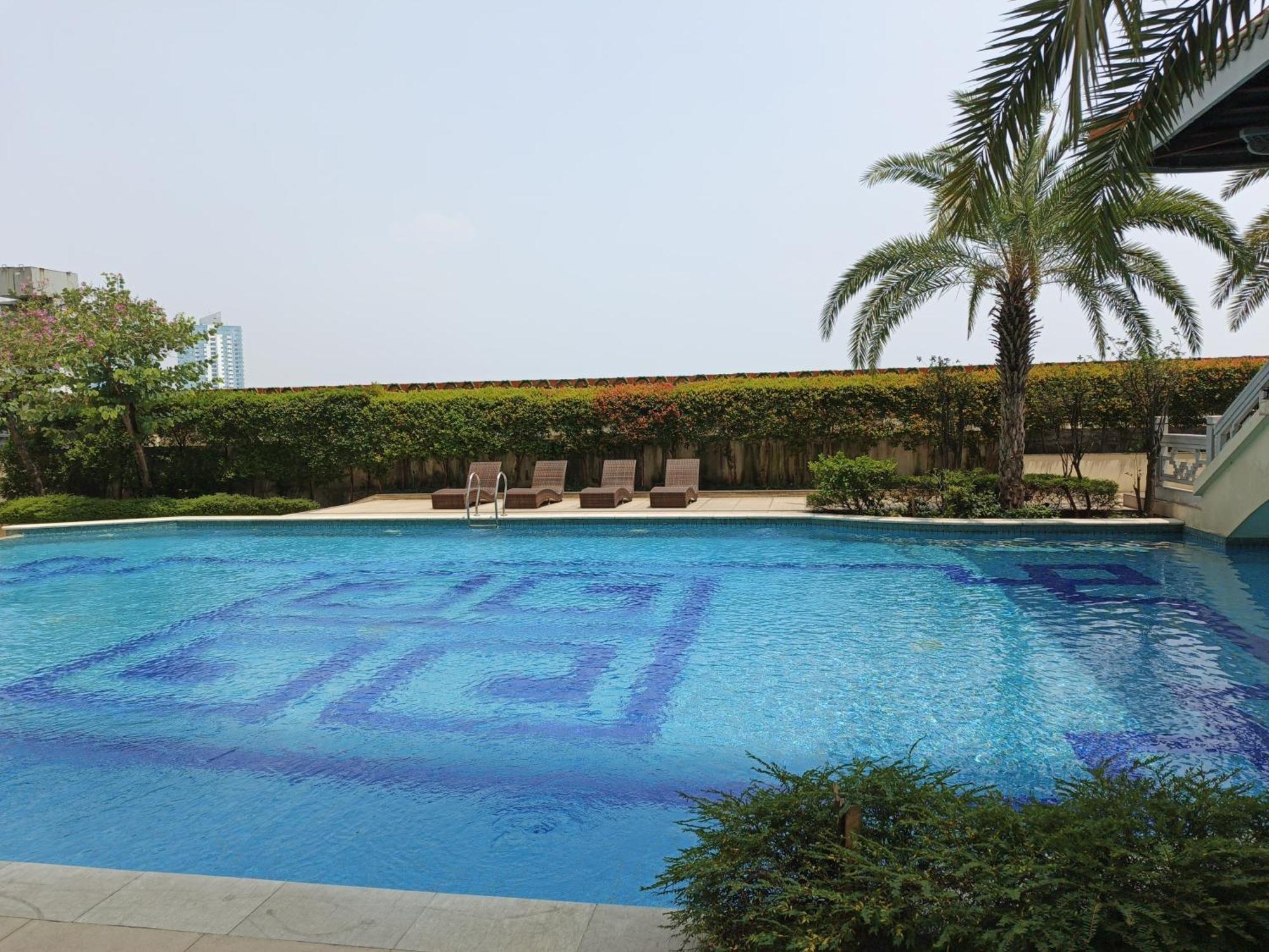 2Br Lucky Tower Residence Jakarta Old Town Top Floor Condo Exterior photo