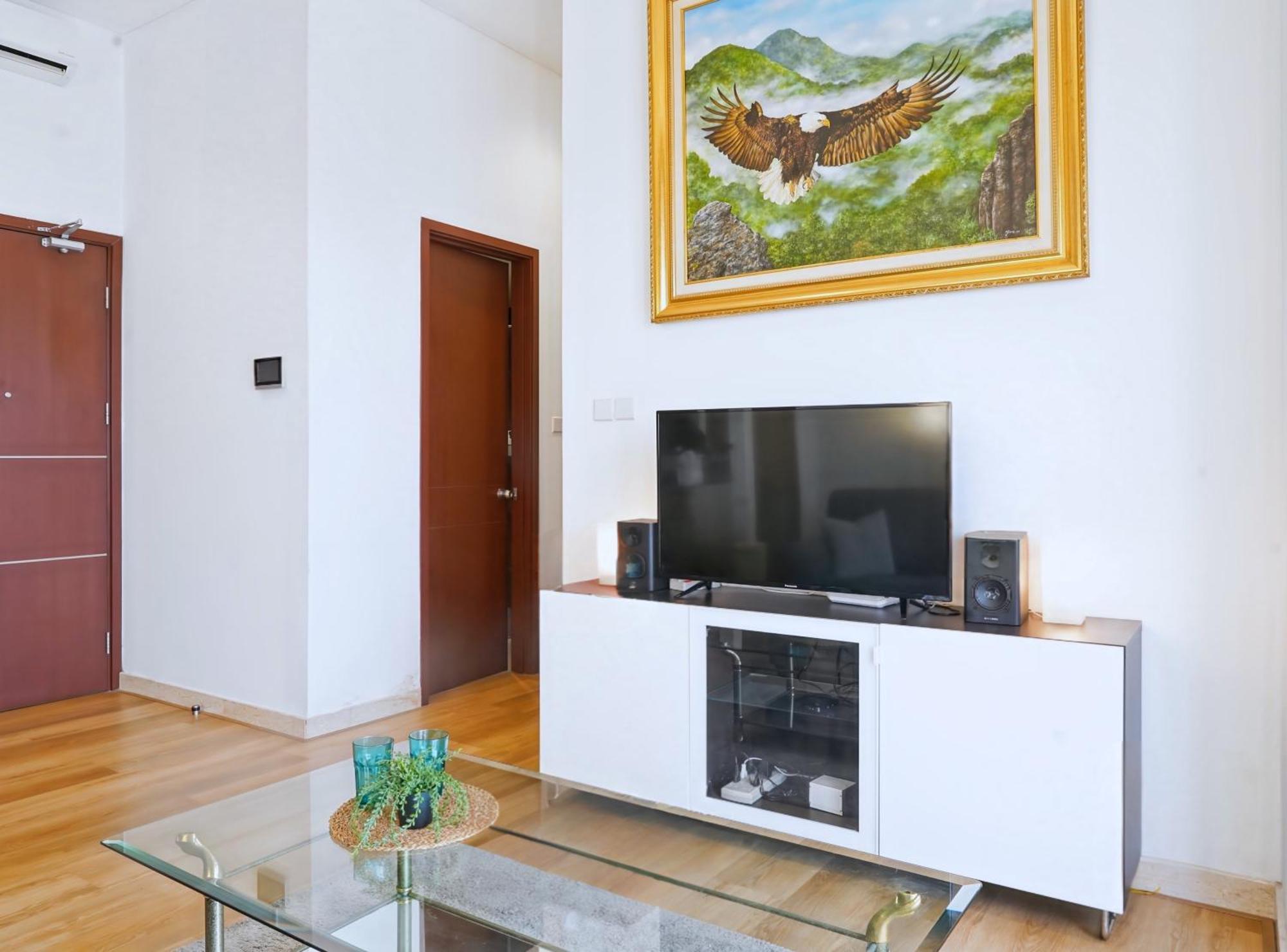 2Br Lucky Tower Residence Jakarta Old Town Top Floor Condo Exterior photo